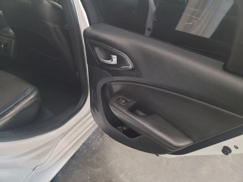 2015 Chrysler 200 Image 15