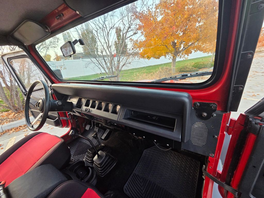 1994 Jeep Wrangler Image 18
