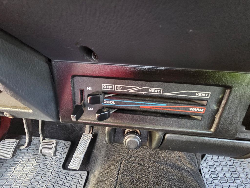 1994 Jeep Wrangler Image 21