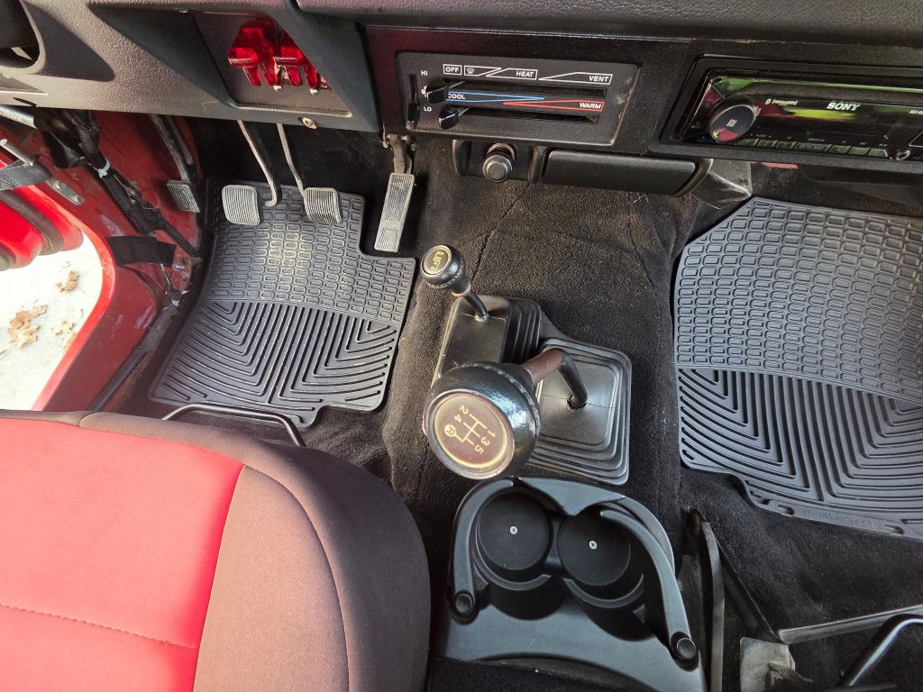 1994 Jeep Wrangler Image 23