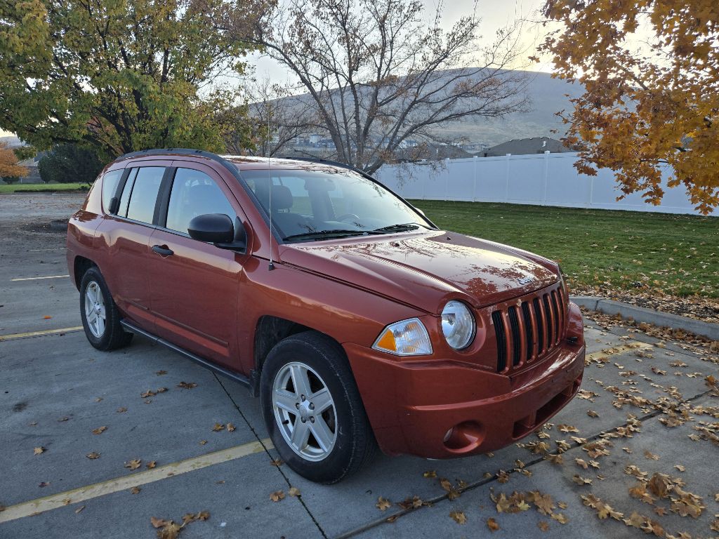 2010 Jeep Compass Image 2