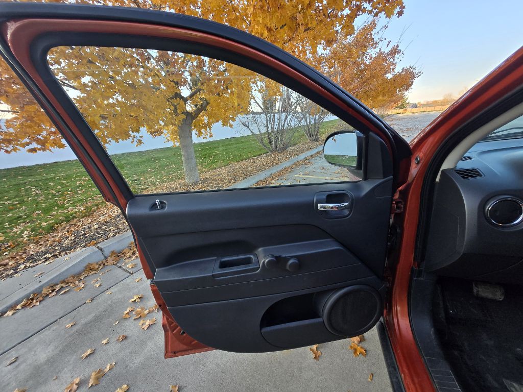 2010 Jeep Compass Image 11