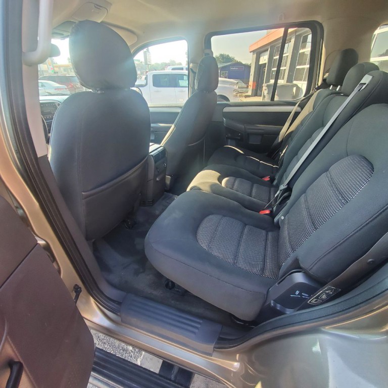 2003 Ford Explorer Image 7