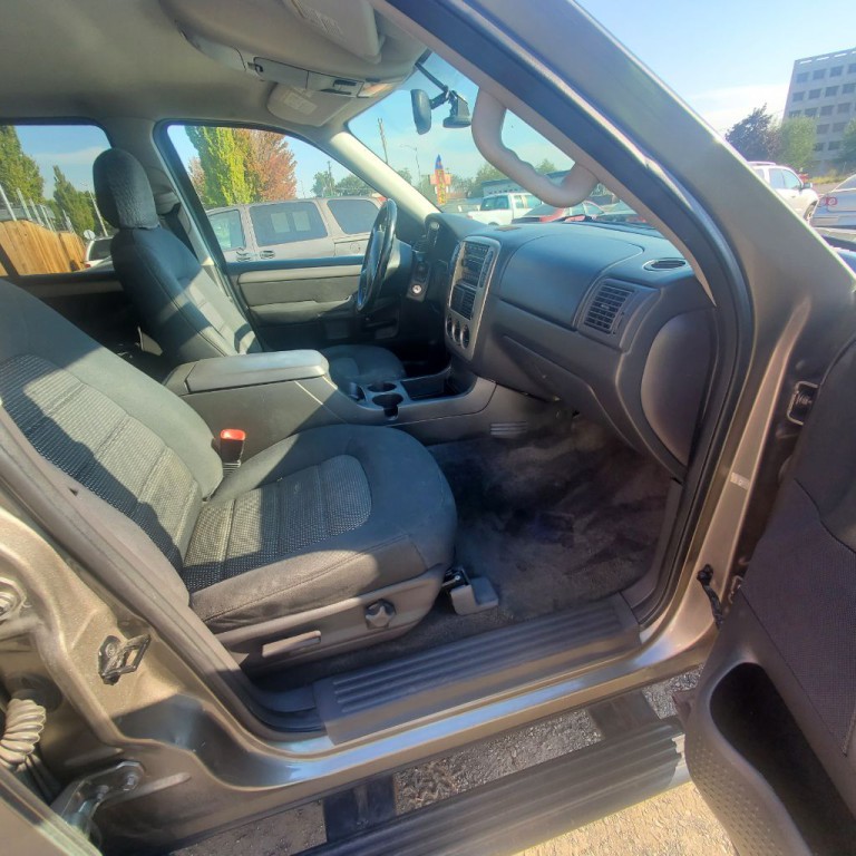 2003 Ford Explorer Image 8