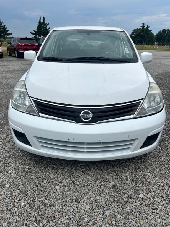 2011 Nissan Versa Image 2