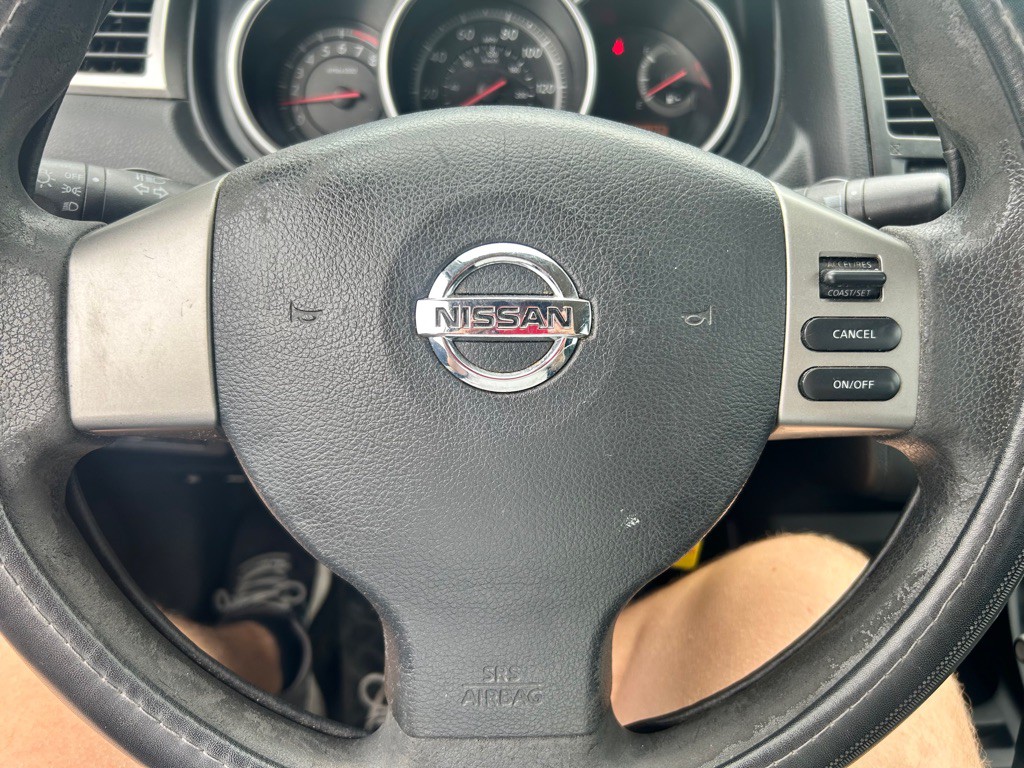 2011 Nissan Versa Image 11