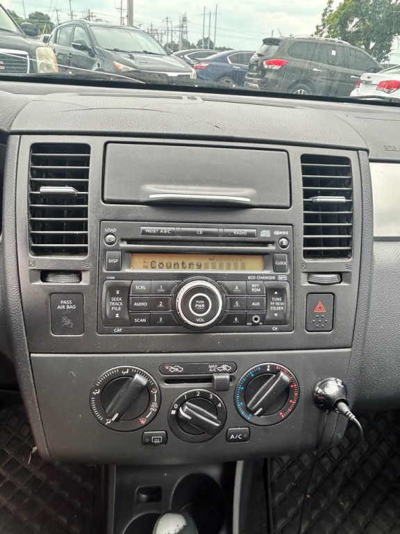 2011 Nissan Versa Image 14