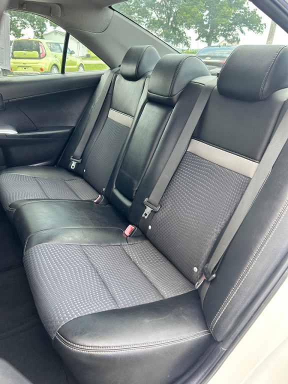 2012 Toyota Camry Image 8