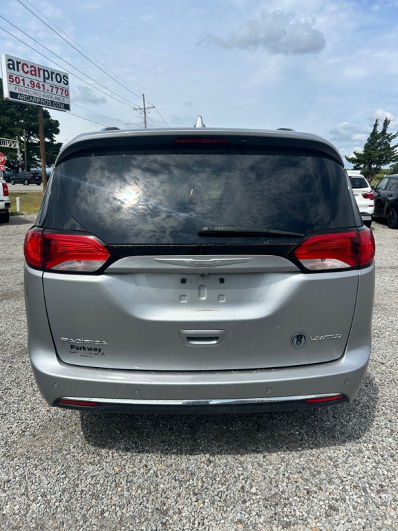 2017 Chrysler Pacifica Image 4