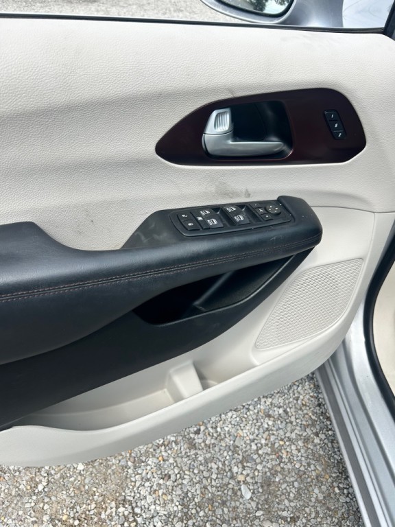 2017 Chrysler Pacifica Image 5