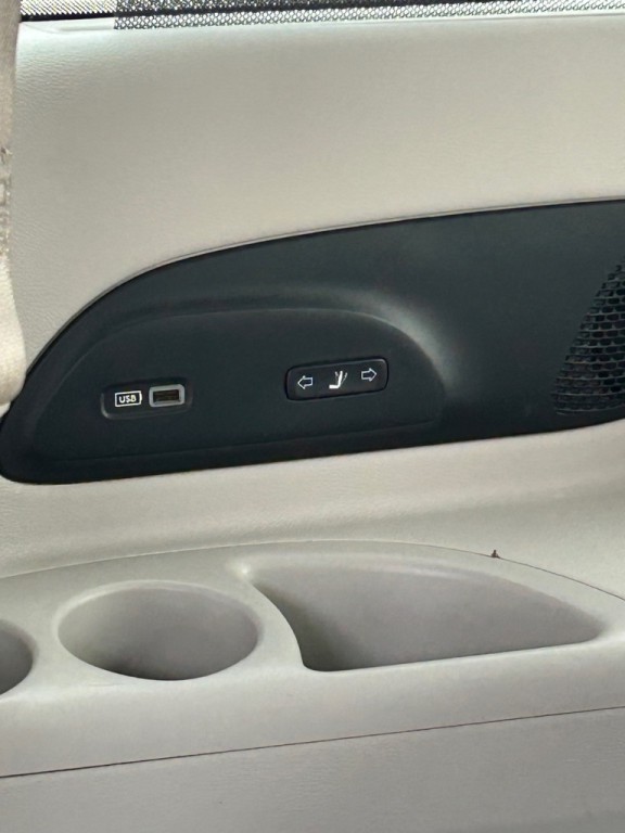 2017 Chrysler Pacifica Image 11