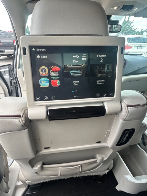 2017 Chrysler Pacifica Image 12