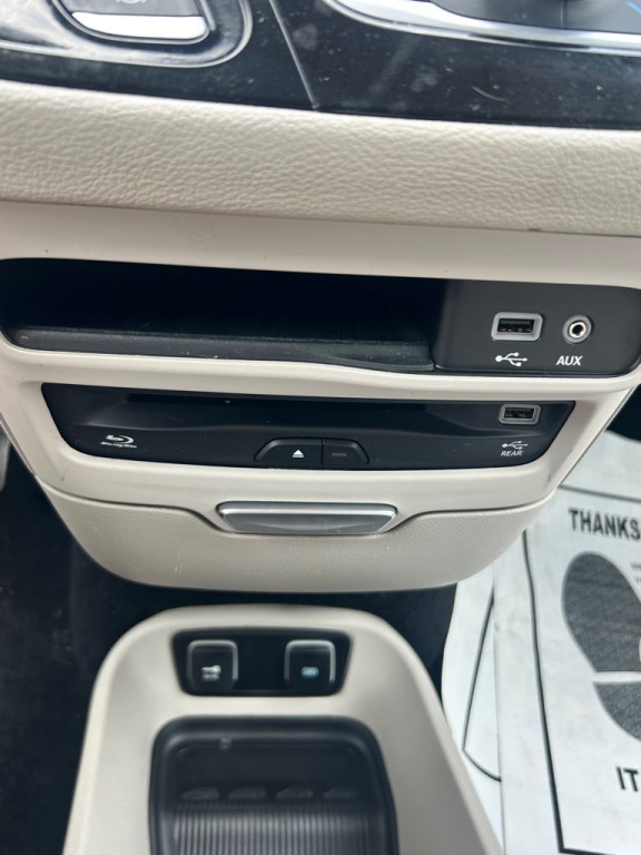 2017 Chrysler Pacifica Image 21