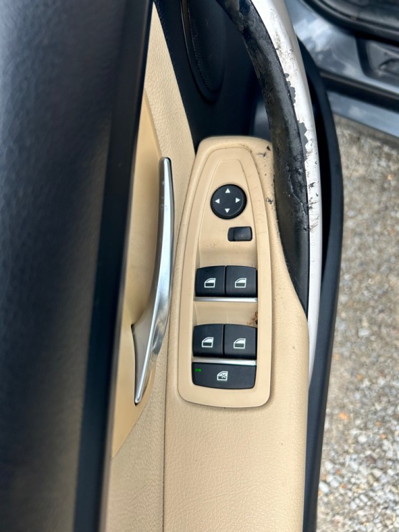 2017 BMW 3 Series Image 6