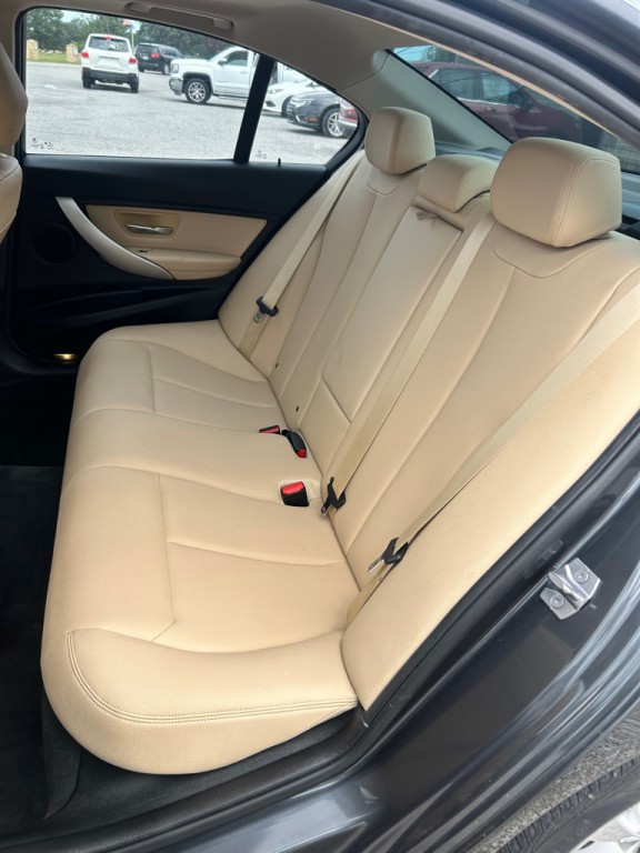 2017 BMW 3 Series Image 9