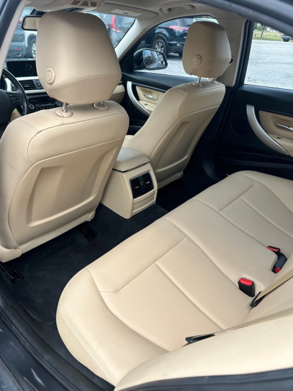 2017 BMW 3 Series Image 10
