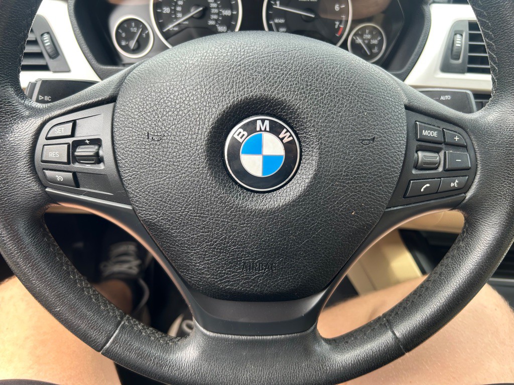 2017 BMW 3 Series Image 12