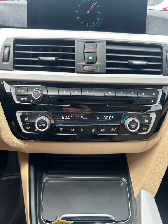 2017 BMW 3 Series Image 15