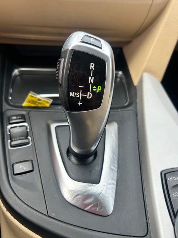 2017 BMW 3 Series Image 17