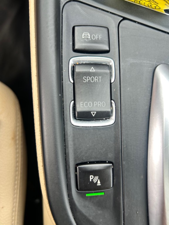 2017 BMW 3 Series Image 21