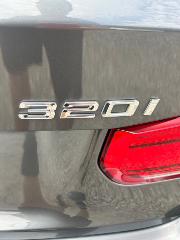 2017 BMW 3 Series Image 24