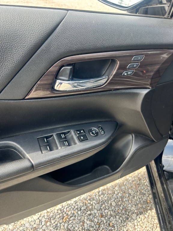 2017 Honda Accord Image 5