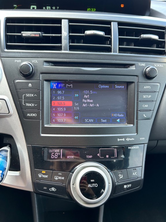 2014 Toyota Prius Image 16