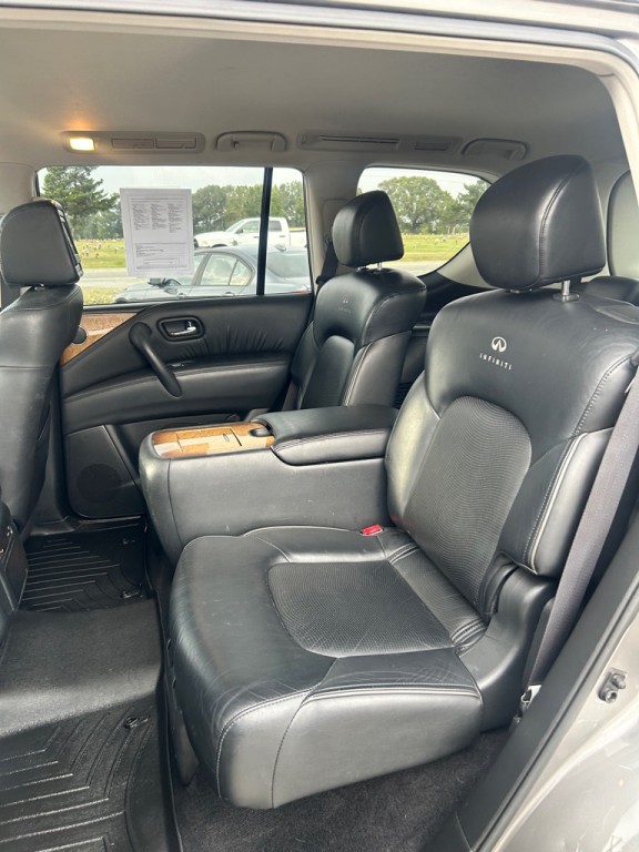 2013 INFINITI QX56 Image 9