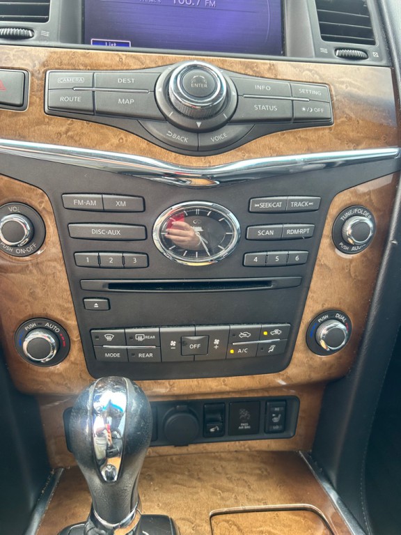 2013 INFINITI QX56 Image 18