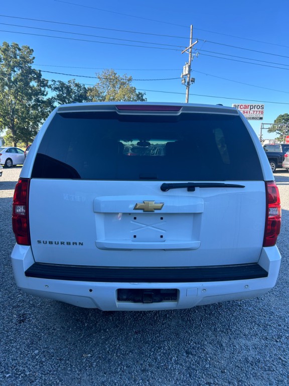 2013 Chevrolet Suburban Image 4