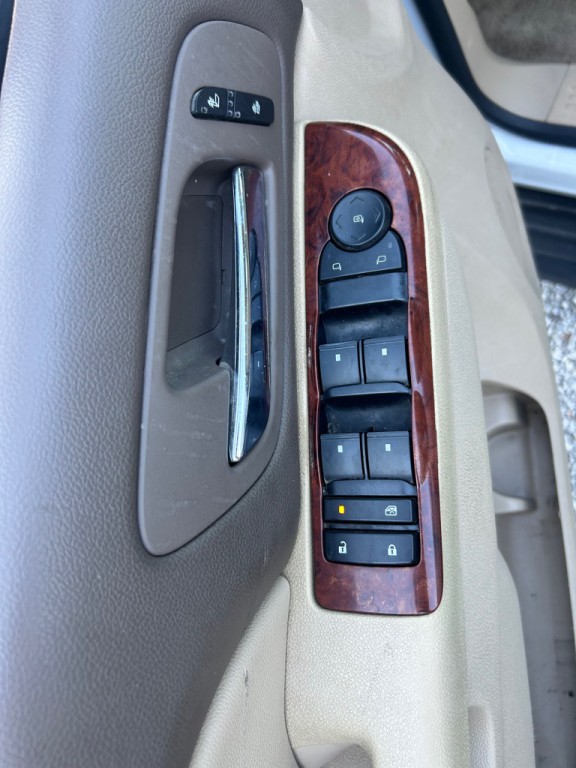2013 Chevrolet Suburban Image 6