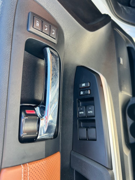 2017 Toyota Tundra Image 9