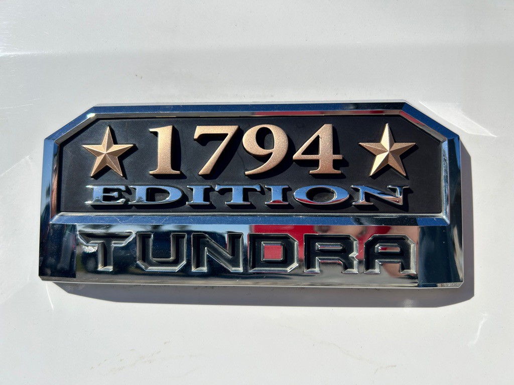 2017 Toyota Tundra Image 24