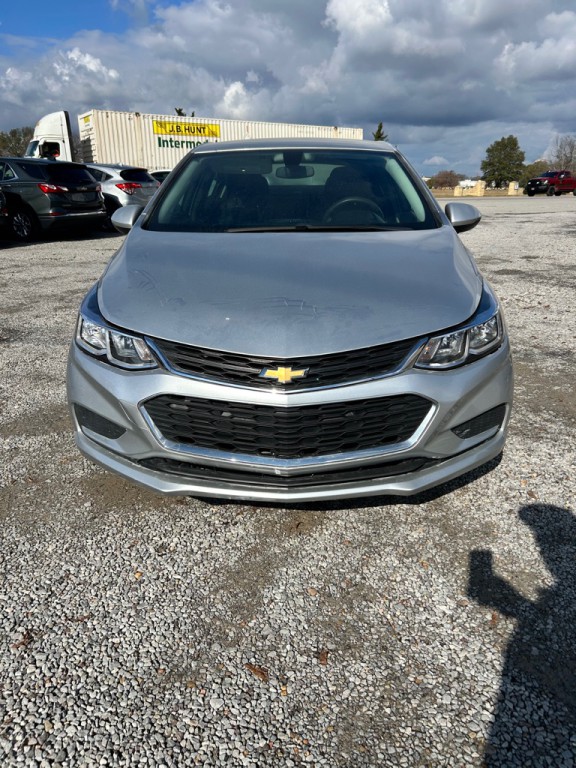 2018 Chevrolet Cruze Image 2