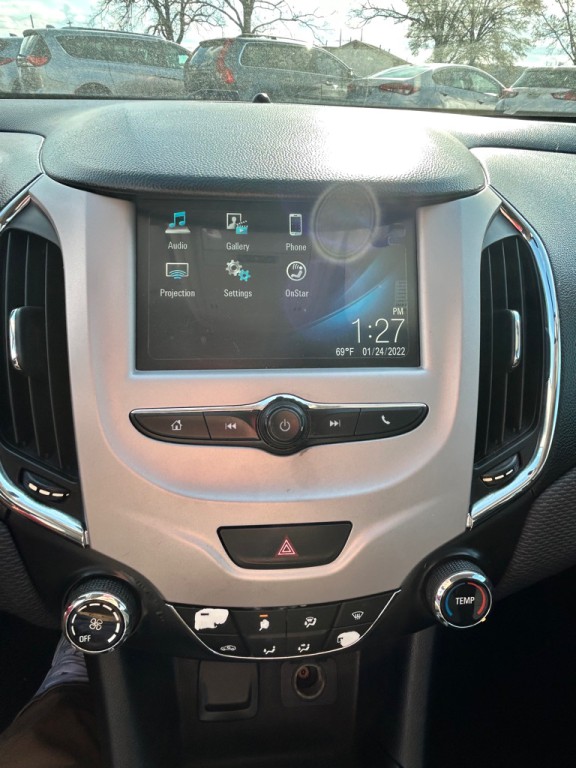 2018 Chevrolet Cruze Image 13