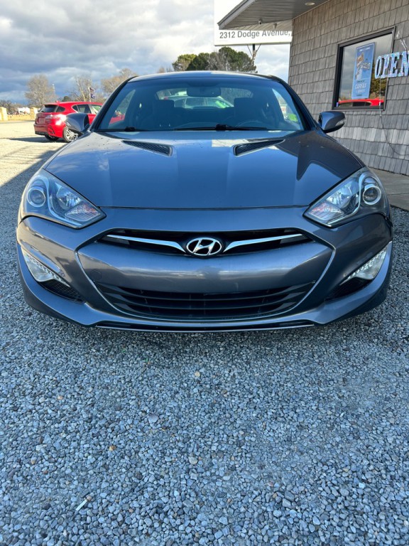 2015 Hyundai Genesis Image 2