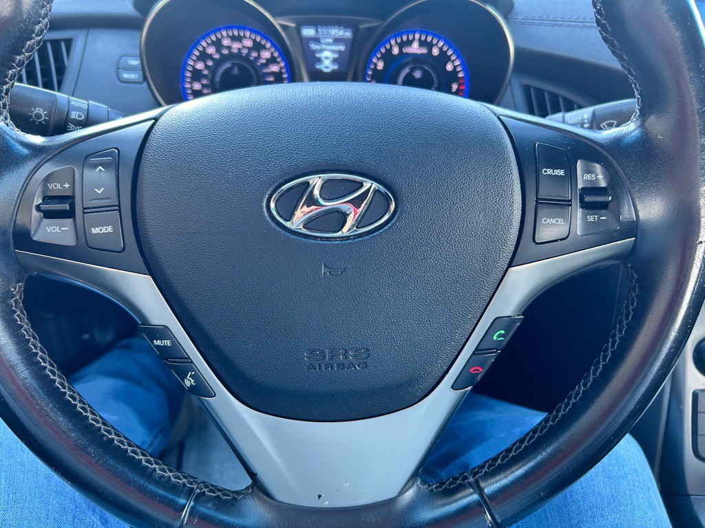 2015 Hyundai Genesis Image 9