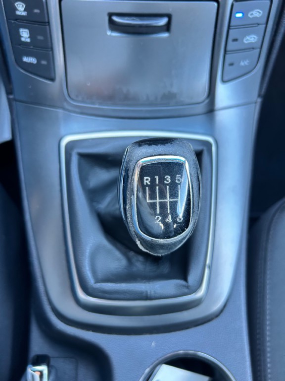 2015 Hyundai Genesis Image 13