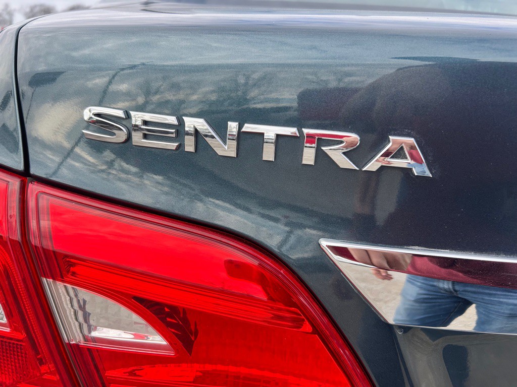 2016 Nissan Sentra Image 20