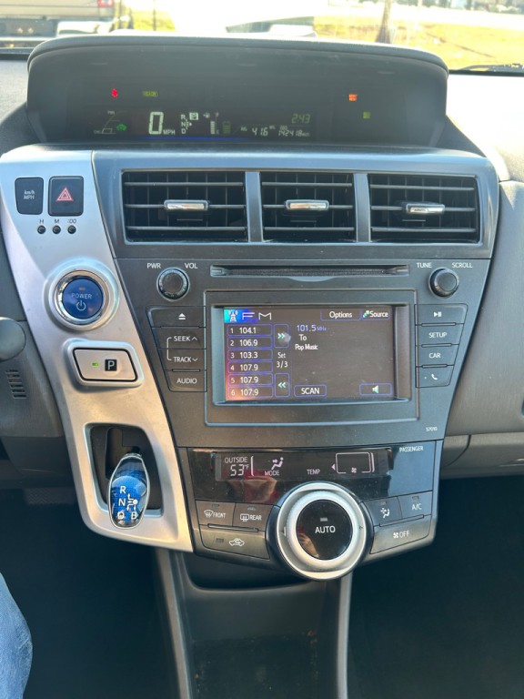 2014 Toyota Prius Image 12