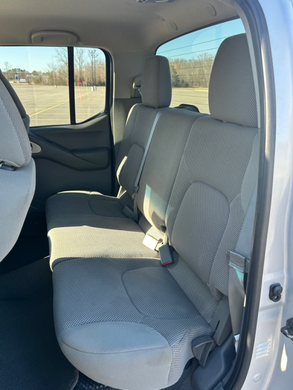 2012 Nissan Frontier Image 9