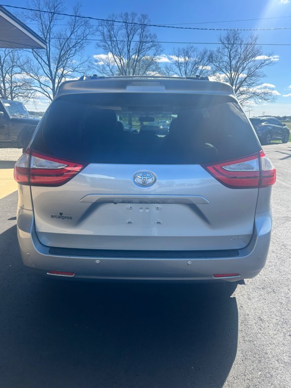 2015 Toyota Sienna Image 4