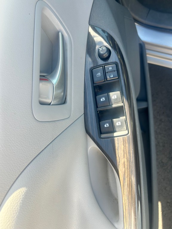 2015 Toyota Sienna Image 6