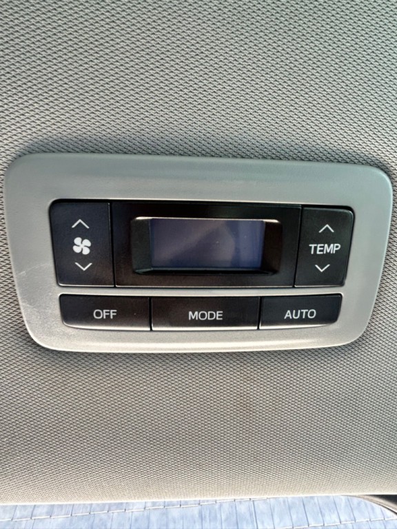 2015 Toyota Sienna Image 14