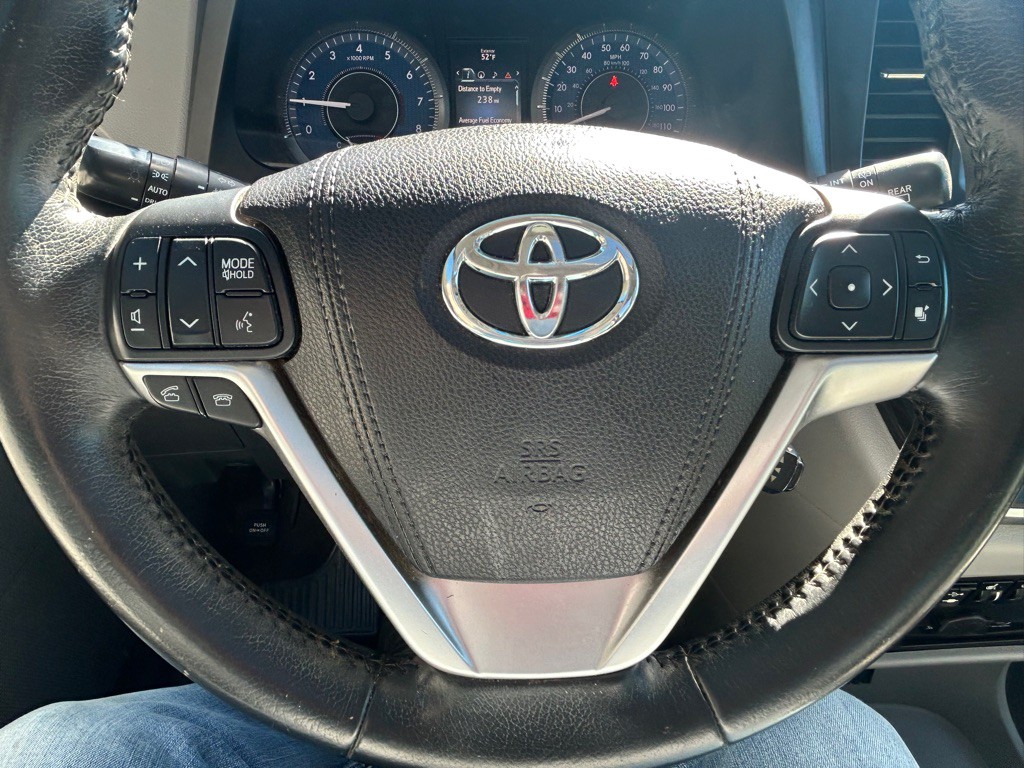 2015 Toyota Sienna Image 16