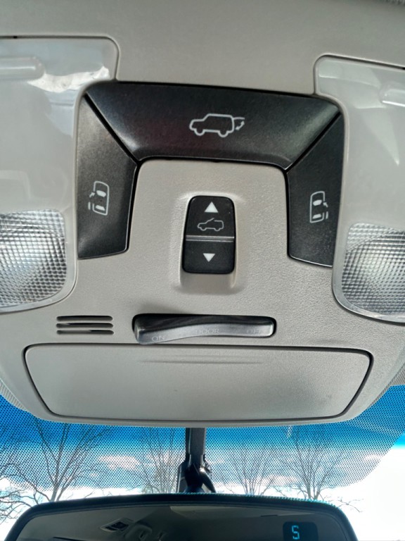 2015 Toyota Sienna Image 22