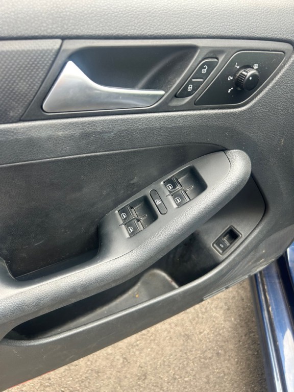 2012 Volkswagen Jetta Image 5