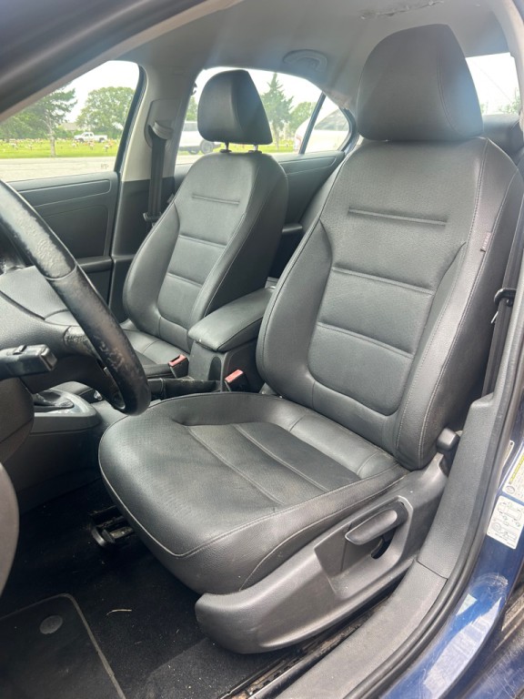 2012 Volkswagen Jetta Image 8
