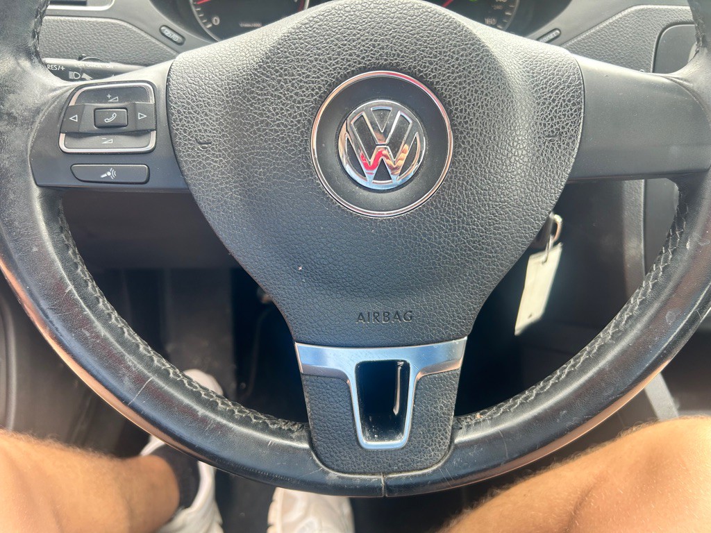 2012 Volkswagen Jetta Image 12