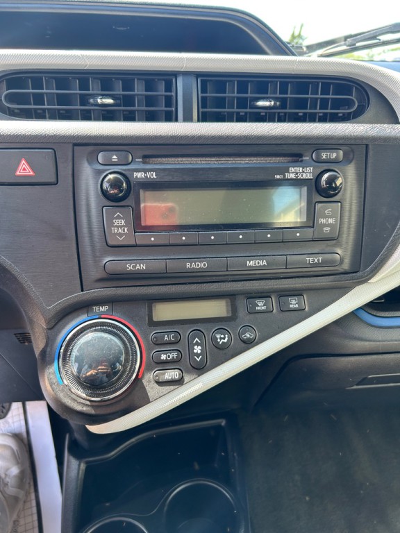 2012 Toyota Prius Image 12